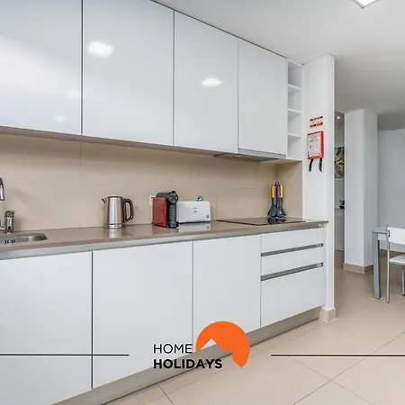 #231 Cavalo B203 By Holidays * Quarteira